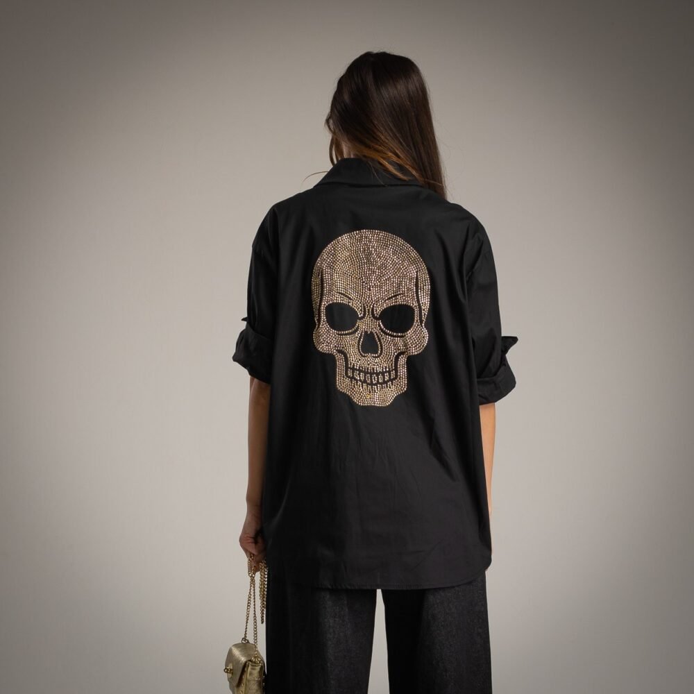 Stilius, kupinas paslapčių ir spindesio!