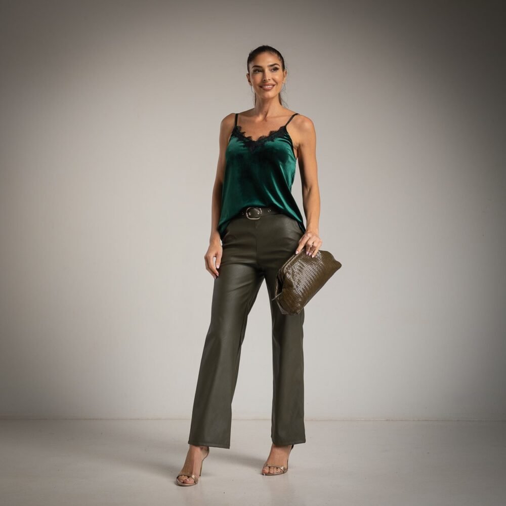 Palaidinė, žavingasis smaragdo aksomo ir nėrinių topas!