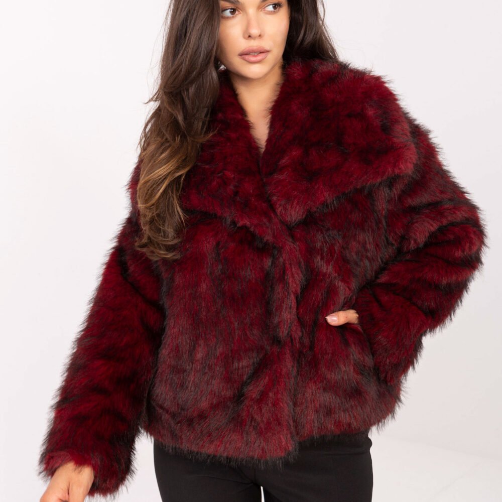 pol_pl_Bordowa-futrzana-kurtka-z-kieszeniami-RUE-PARIS-413543_1 Dirbtinio kailio moteriški kailinukai su plačia apykakle Rue Paris!