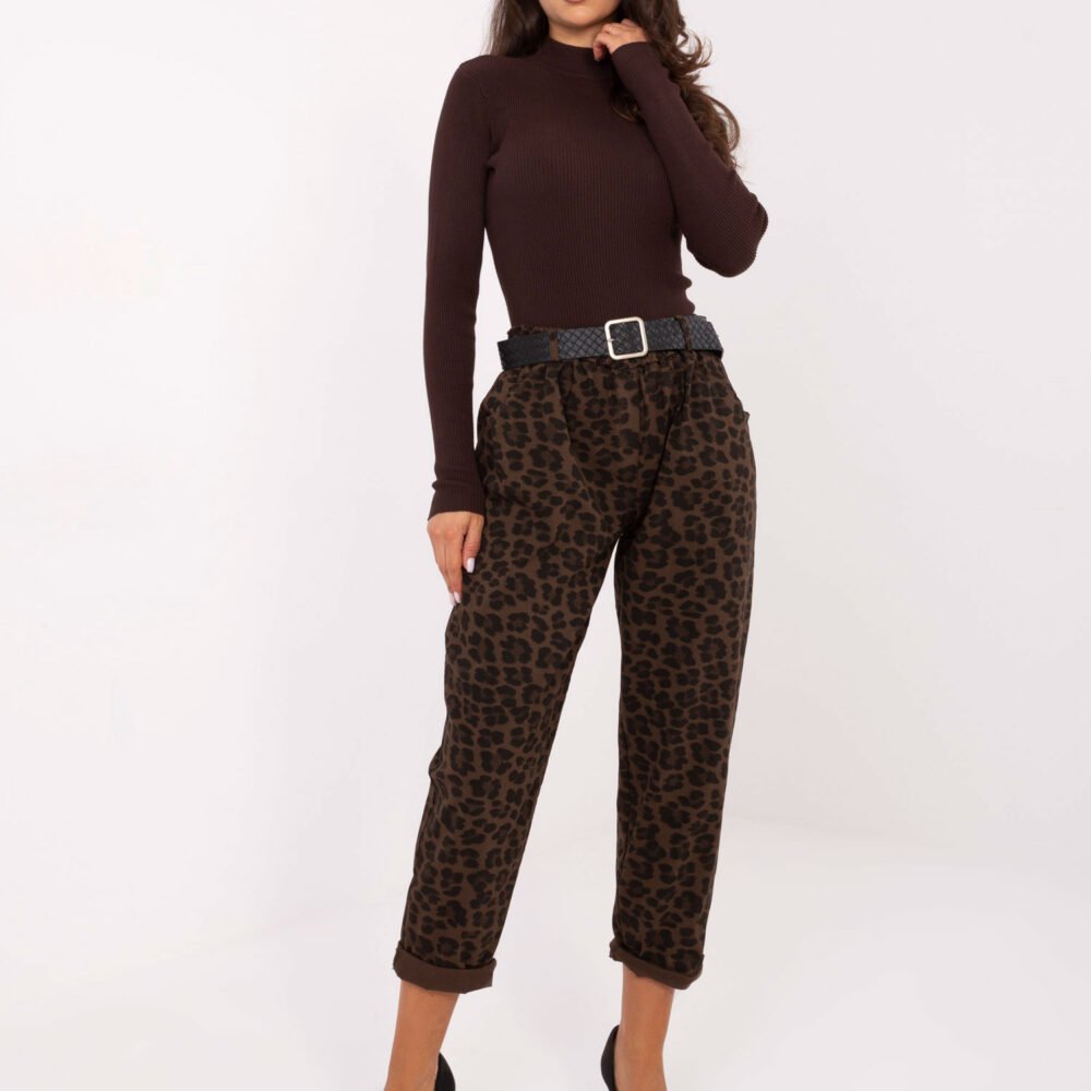 pol_pl_Brazowe-damskie-spodnie-w-panterke-414309_1 Pasinerkite į stiliaus džiungles!