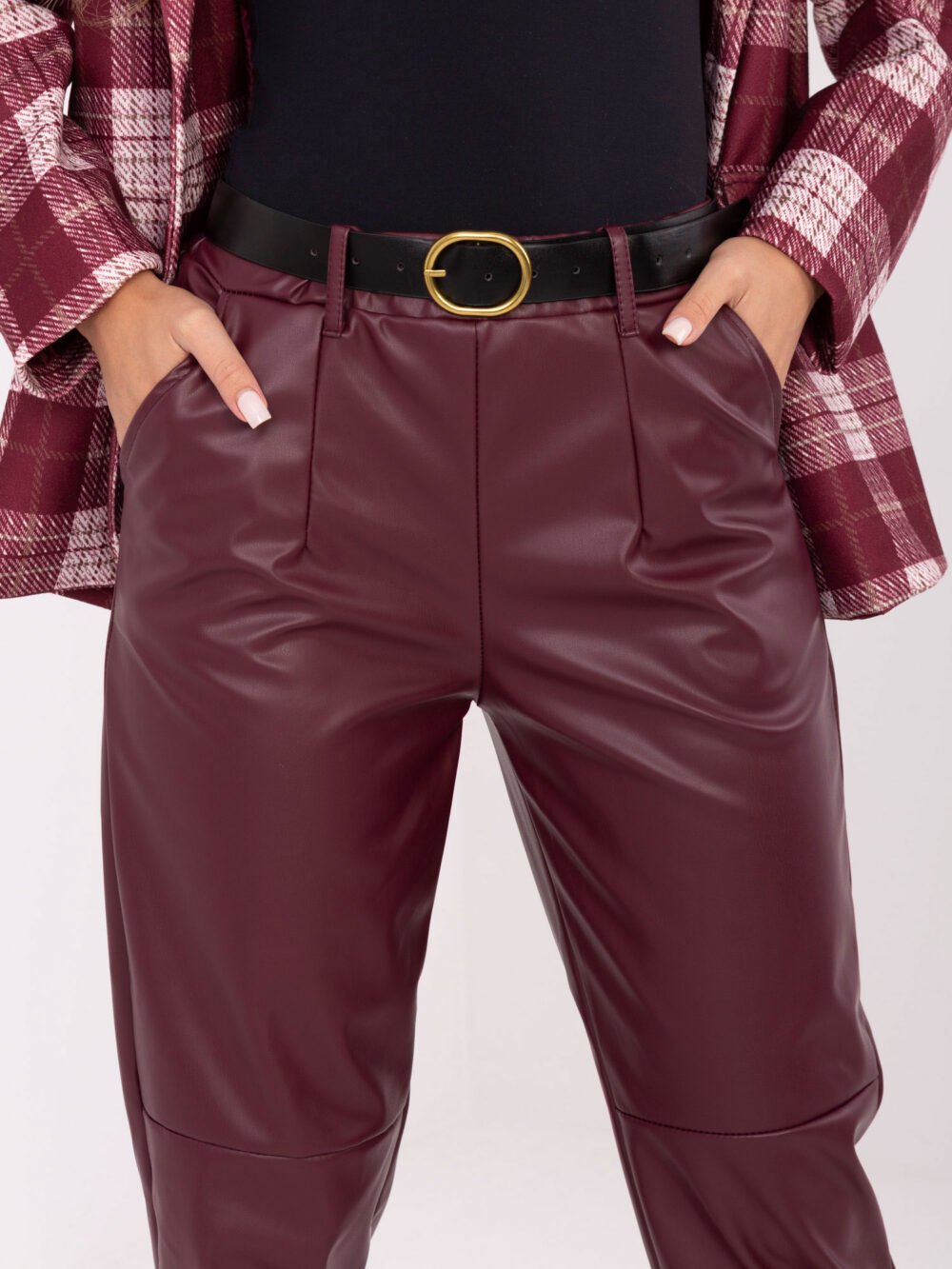 Subtilus kirpimas pabrėš jūsų figūrą!