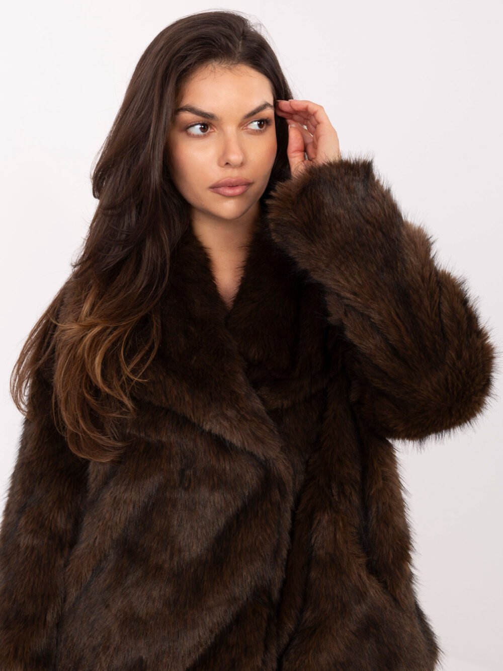 Ruda dirbtinio kailio kaininiai su plačia apykakle Rue Paris!