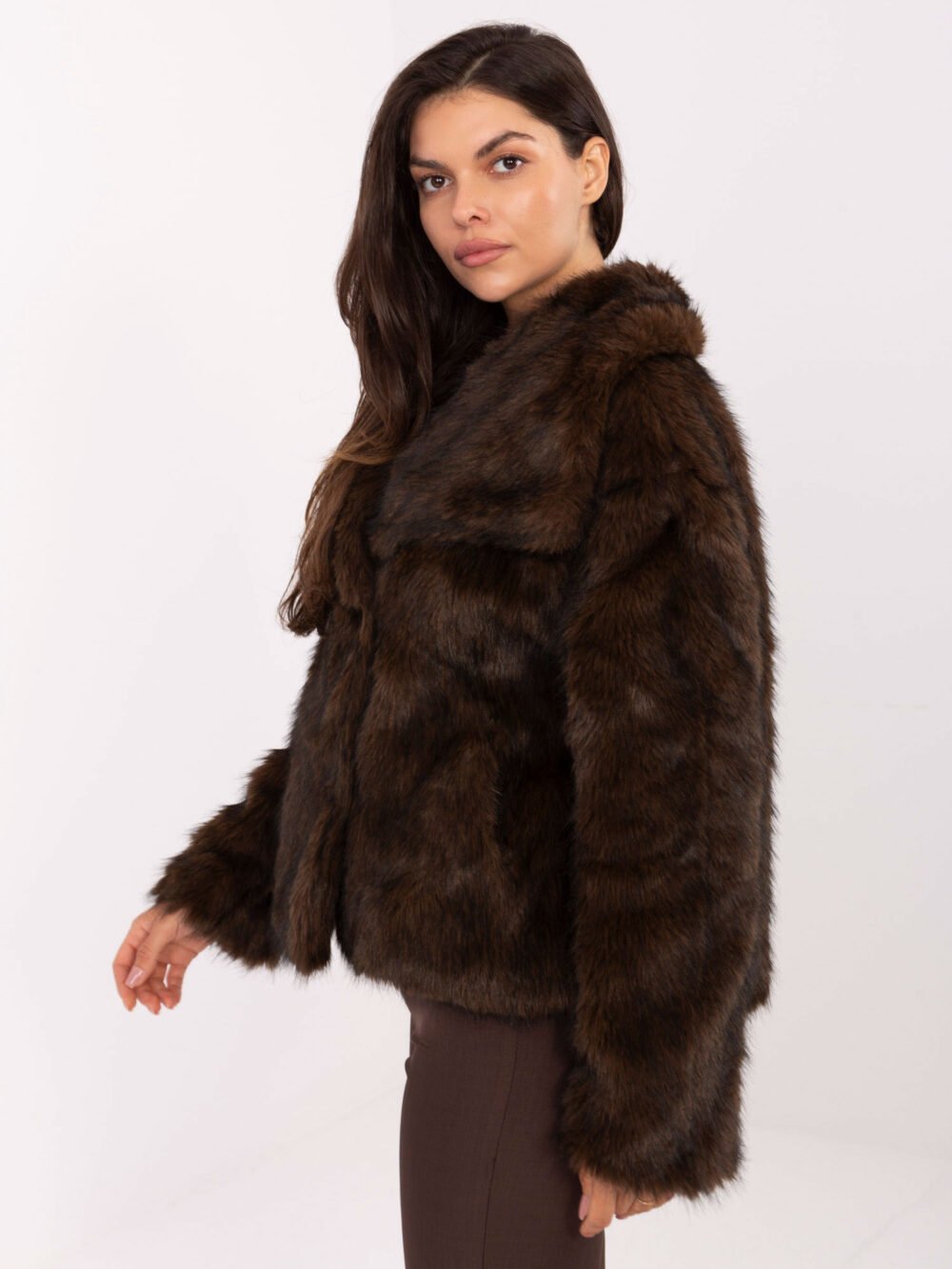 Ruda dirbtinio kailio kaininiai su plačia apykakle Rue Paris!