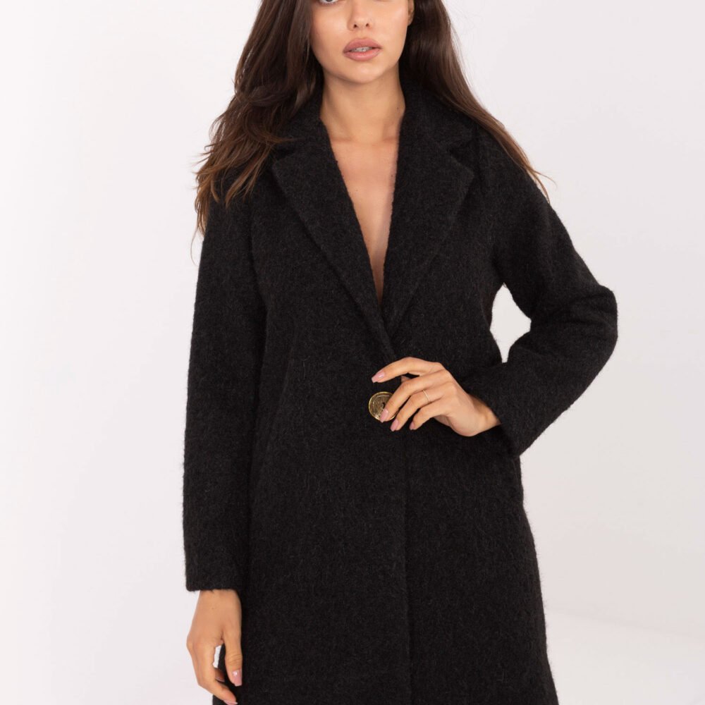 pol_pl_Czarny-plaszcz-boucle-z-ozdobnym-guzikiem-413657_1 Elegantiškas Juodas Buklė Paltas!