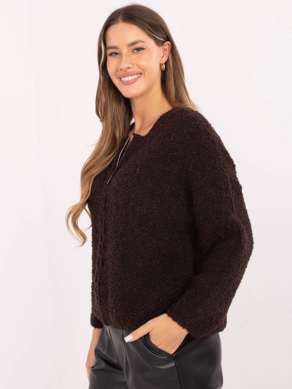 pol_pl_Czekoladowy-sweter-boucle-z-suwakiem-RUE-PARIS-414491_5 Leiskite pristatyti pūkuotą meilę iš pirmo žvilgsnio!