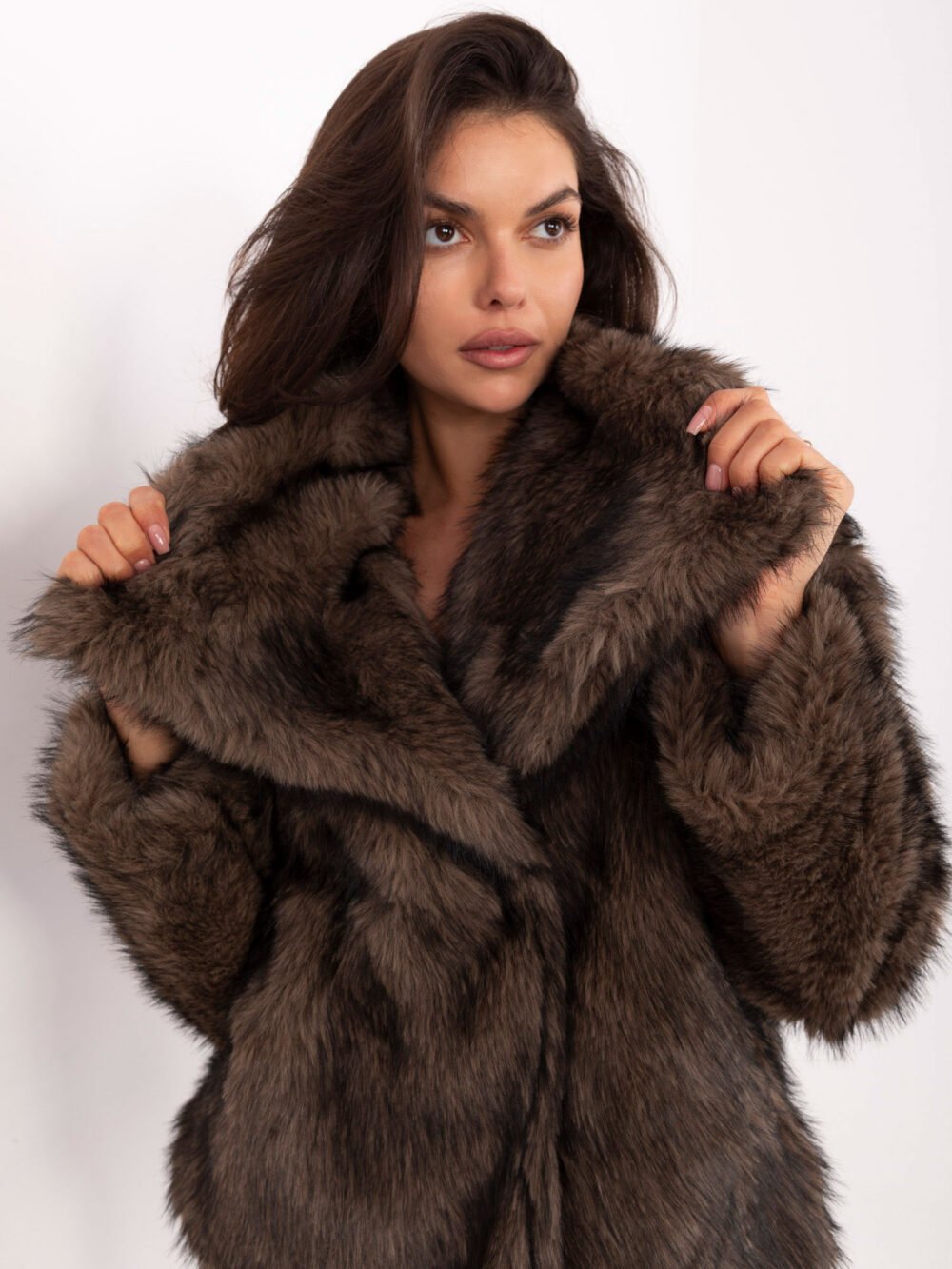 Ruda dirbtinio kailio moteriški kaininiai su plačia apykakle Rue Paris!