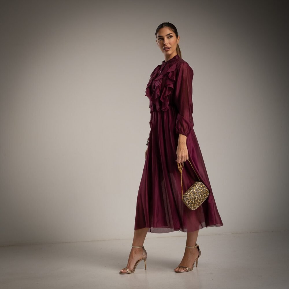 Žavinga ir elegantiška bordo suknelė!