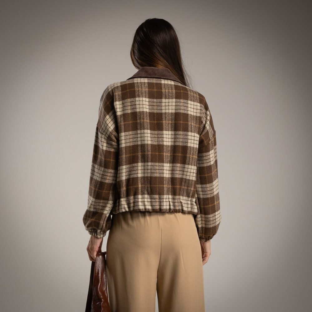 173096 Moteriškas rudas languotas švarkelis – oversize modelis