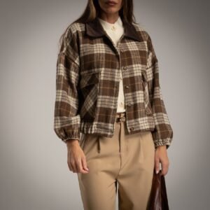 173097 Moteriškas rudas languotas švarkelis – oversize modelis