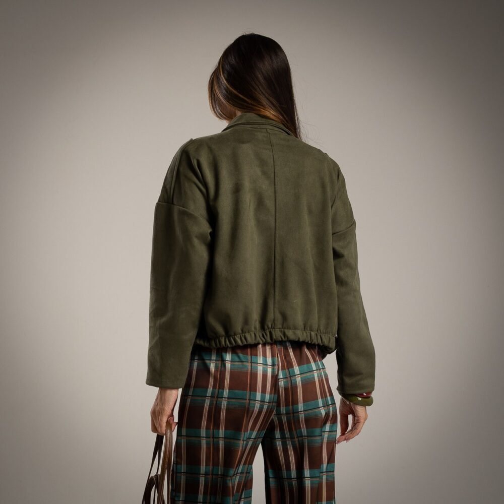 Bomberio stiliaus švarkelis – oversize modelis.