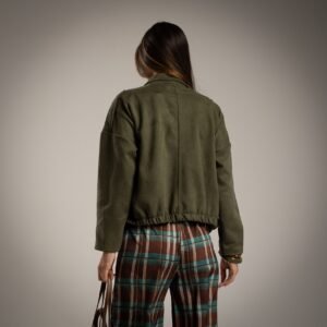 Bomberio stiliaus švarkelis – oversize modelis.