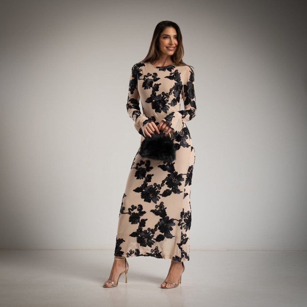 Žavinga suknelė, spindinti elegancija!