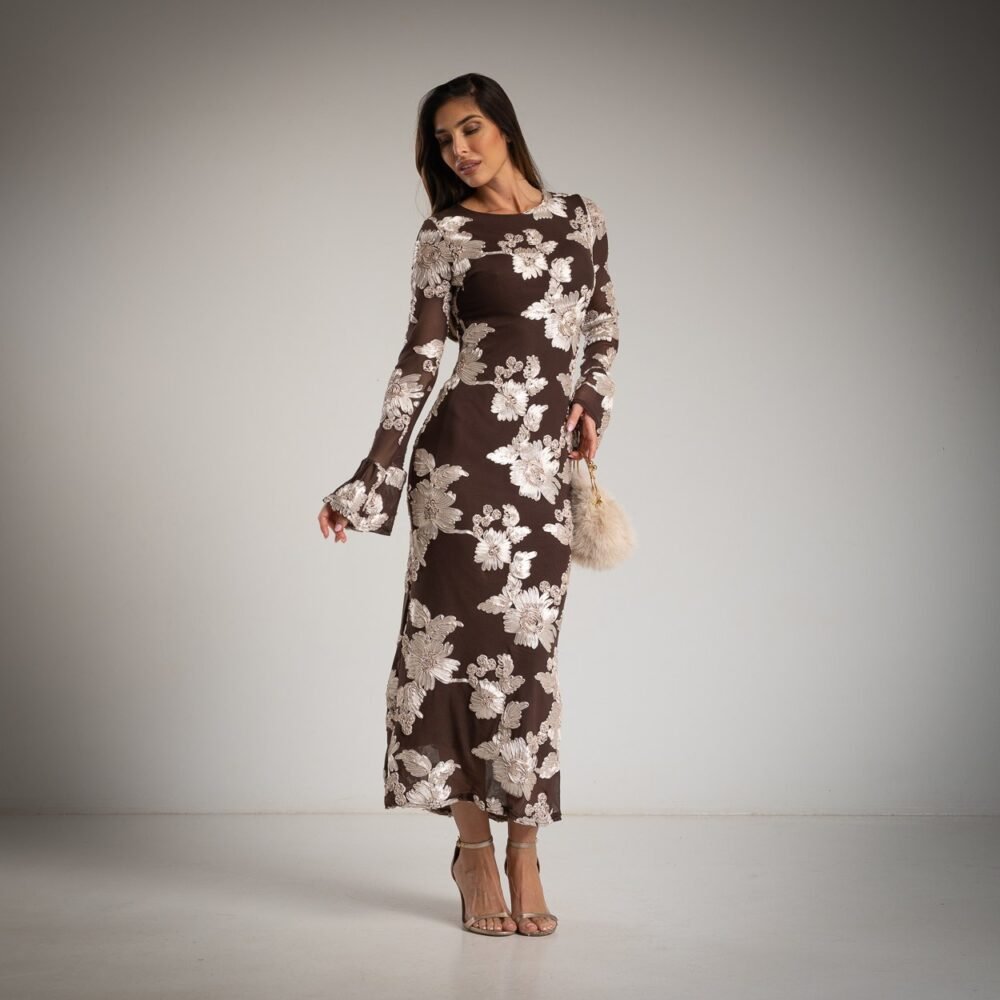 Žavinga suknelė, spindinti elegancija!