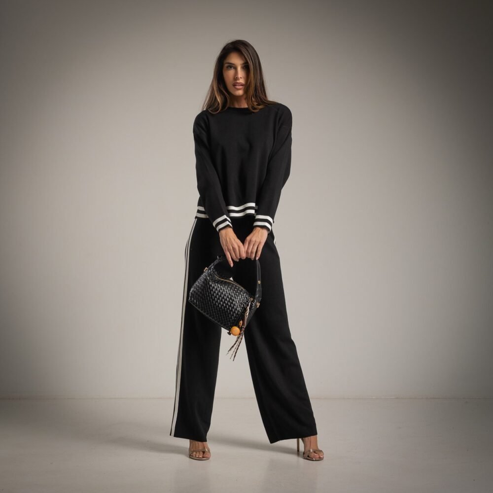 Juodas stilius ir nepriekaištingas komfortas.