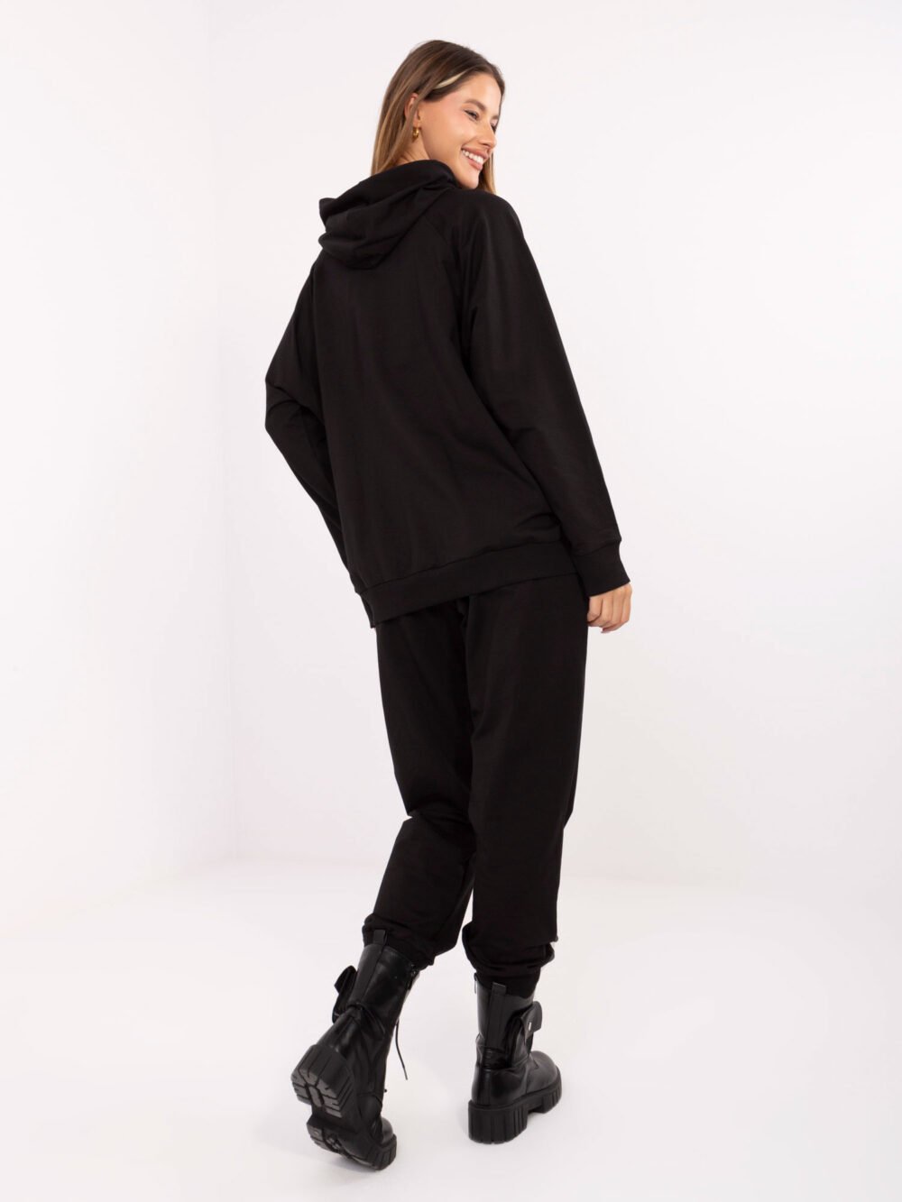 Tavo naujasis „EIGHT“ laisvalaikio kostiumėlis!