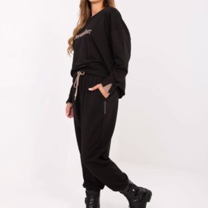 pol_pl_Czarny-dresowy-komplet-ze-spodniami-414375_4 Paprasta ir stilinga laisvalaikio apranga!