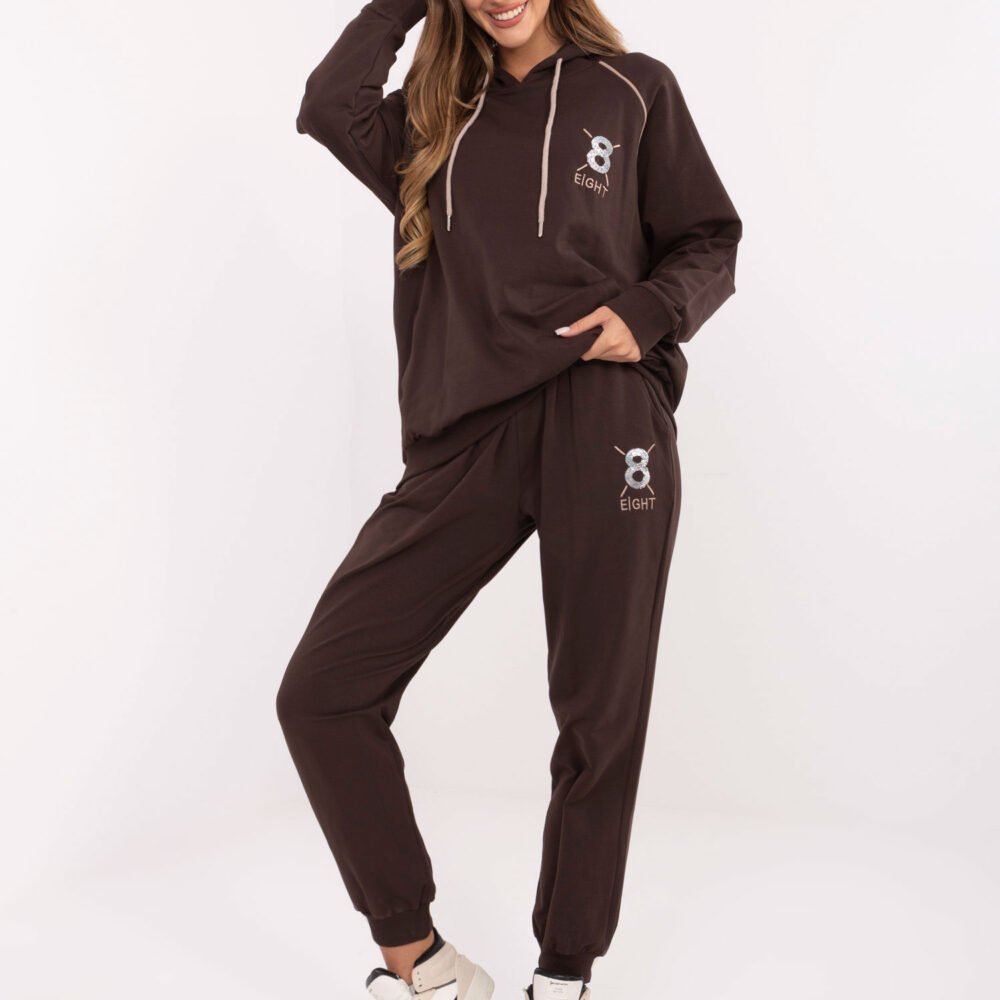 Tavo naujasis „EIGHT“ laisvalaikio kostiumėlis!