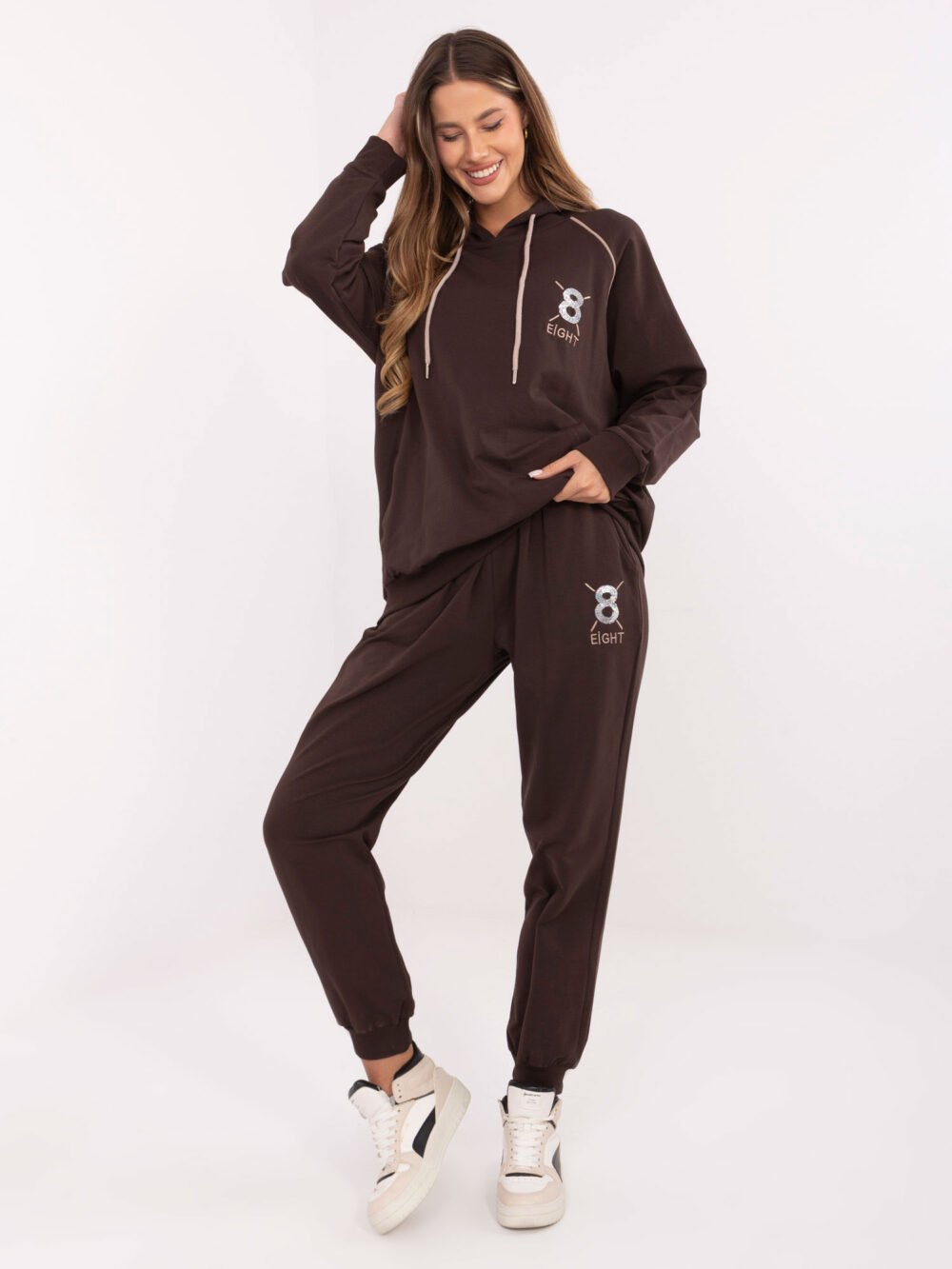 Tavo naujasis „EIGHT“ laisvalaikio kostiumėlis!