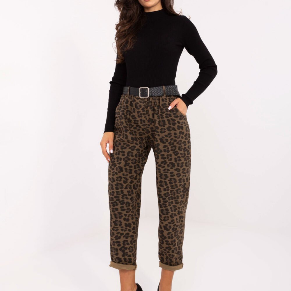 pol_pl_Khaki-damskie-spodnie-z-paskiem-414310_1 Pasinerkite į stiliaus džiungles!