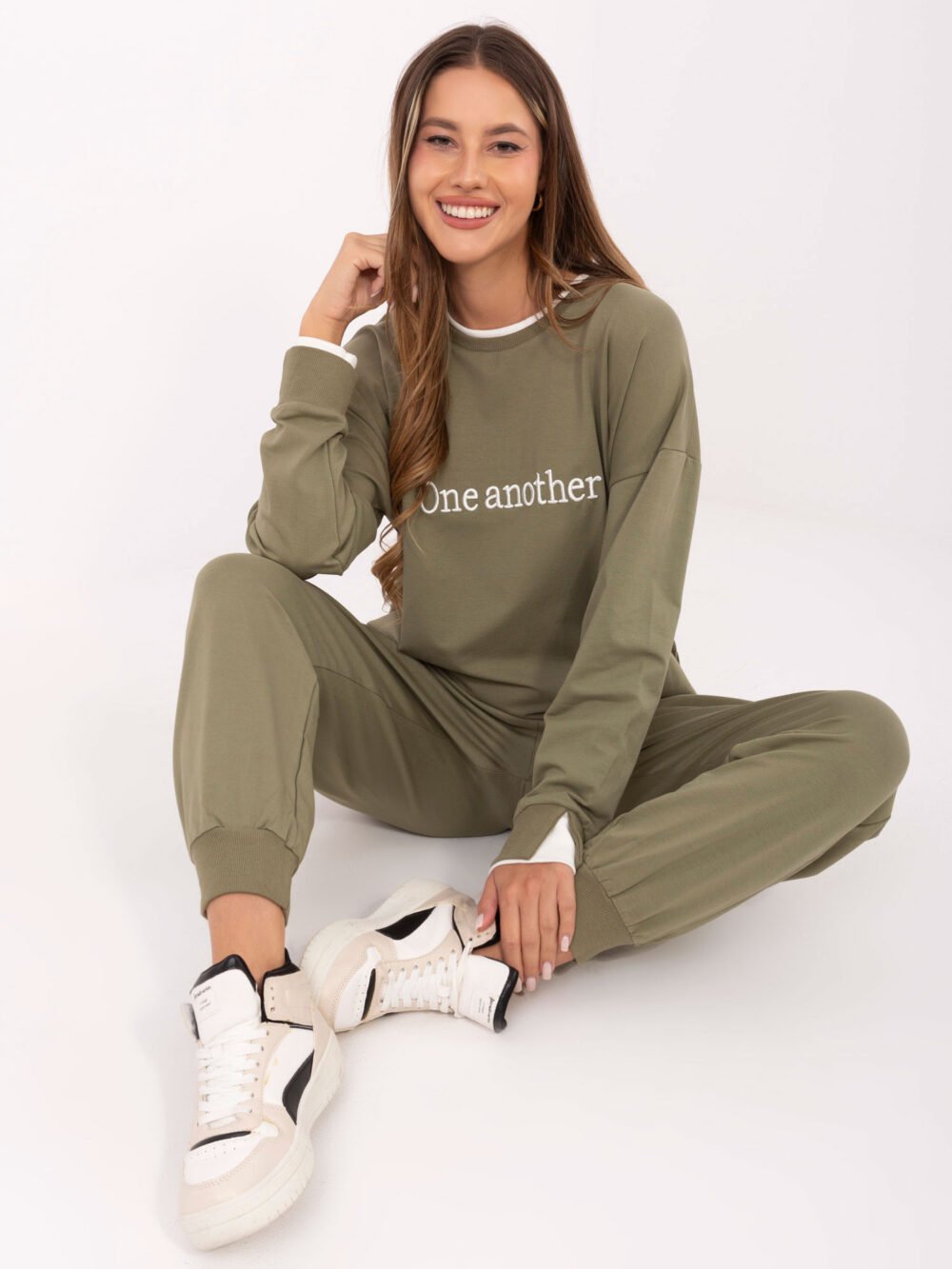 Paprasta ir stilinga laisvalaikio apranga!