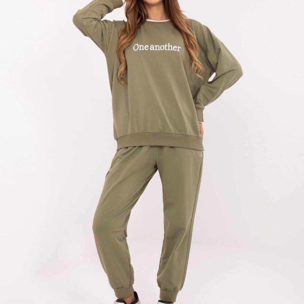 Paprasta ir stilinga laisvalaikio apranga!