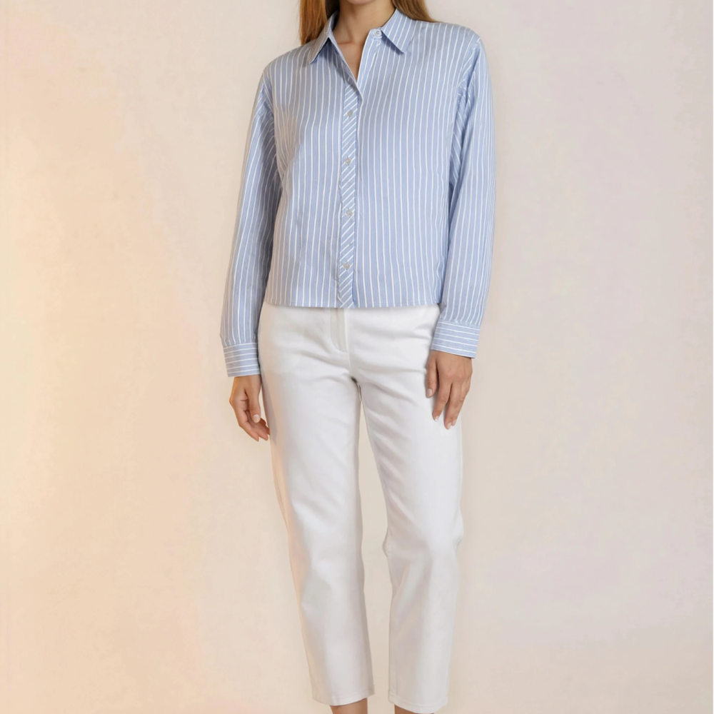 Klasikiniai žydri marškiniai su juostom.