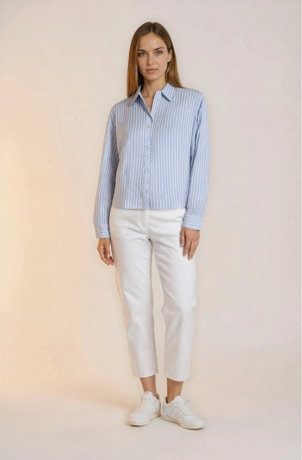 Klasikiniai žydri marškiniai su juostom.