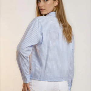 Klasikiniai žydri marškiniai su juostom.