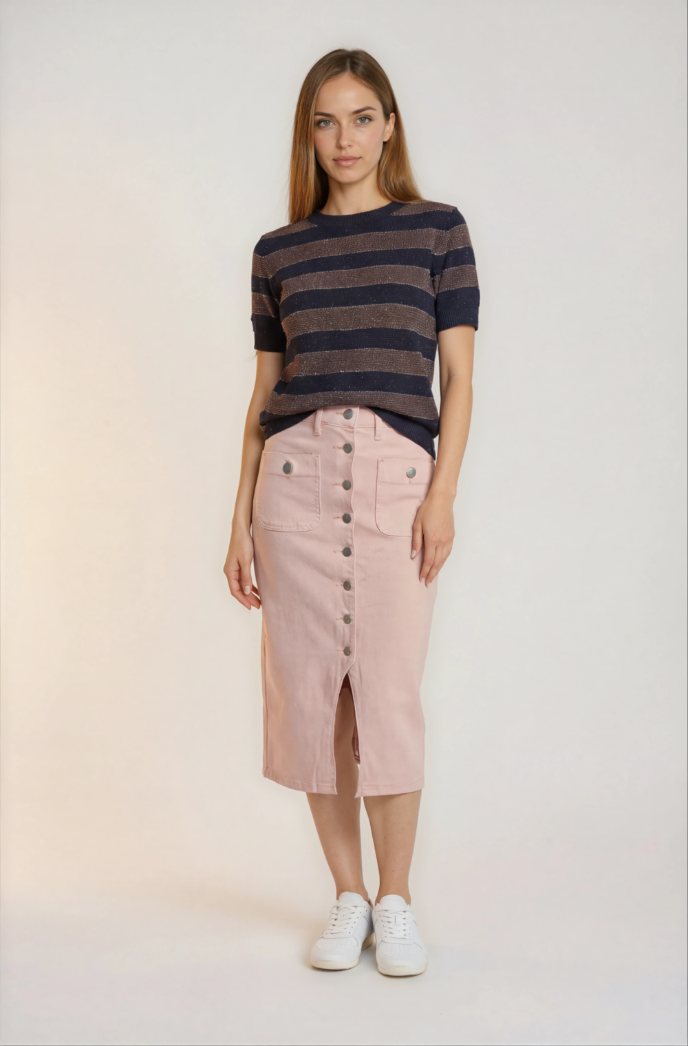 Rožinis „Midi“ ilgio džinsinis sijonas su sagomis.