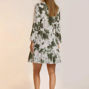 Chaki spalvos raštų  suknelė su raukiniais.