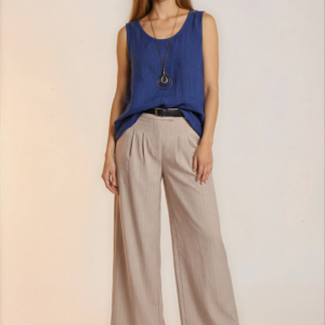 Plačios klasikinio stiliaus kelnės.