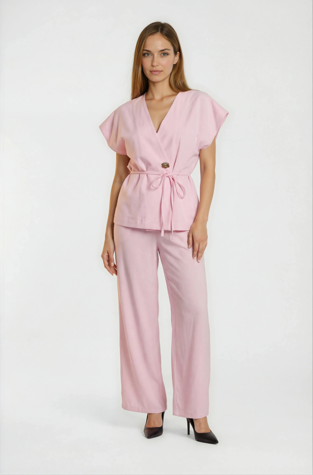 Elegantiškas dviejų dalių kostiumėlis.