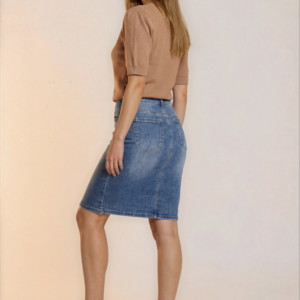 Klasikinis melsvas  džinsinis sijonas su skeltuku.