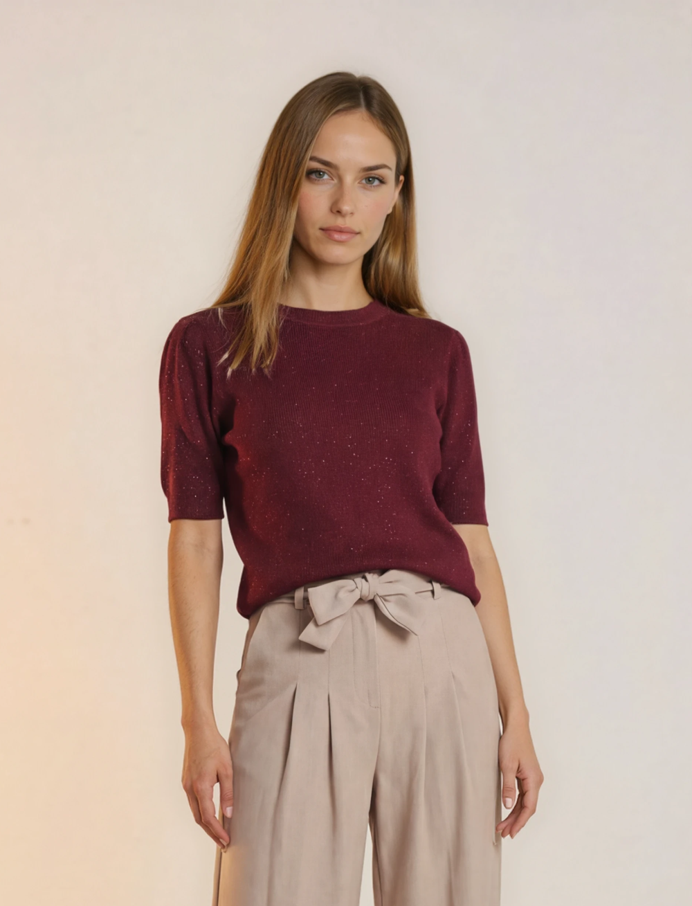 Plačios klasikinio stiliaus kelnės.