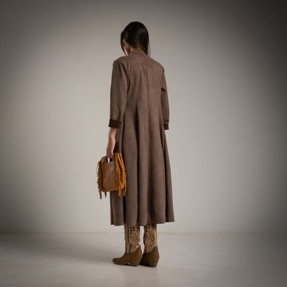 Išskirtinis  ilgas švarkas.