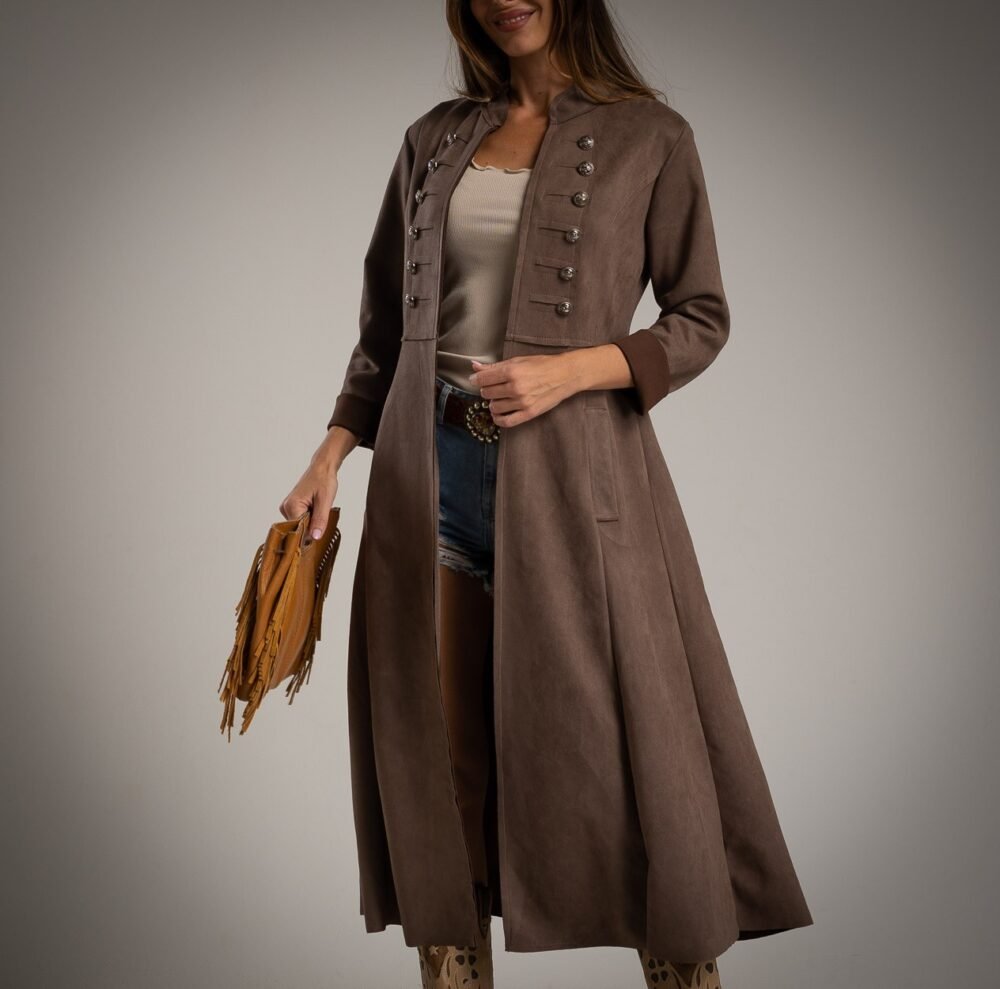 Išskirtinis  ilgas švarkas.