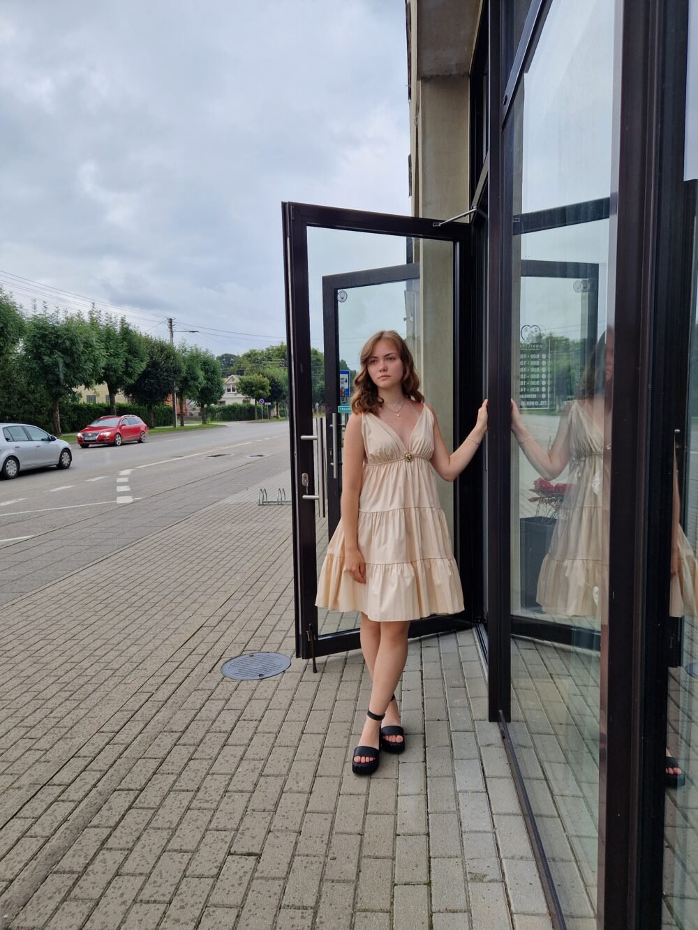 Suknelė su petnešėlėmis ,,Mėnulis ir saulė''.
