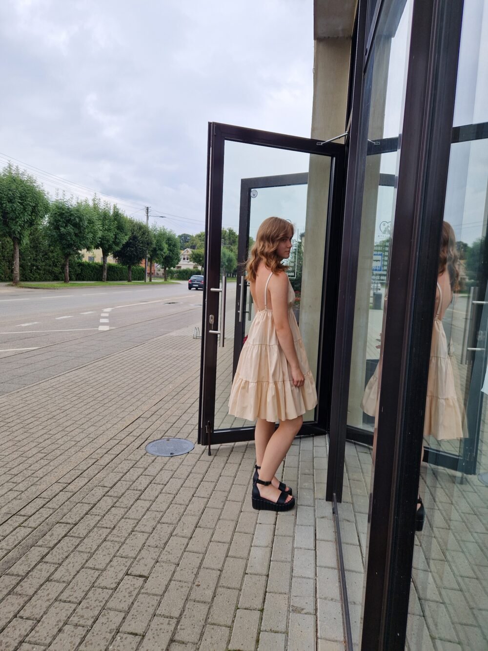 Suknelė su petnešėlėmis ,,Mėnulis ir saulė''.