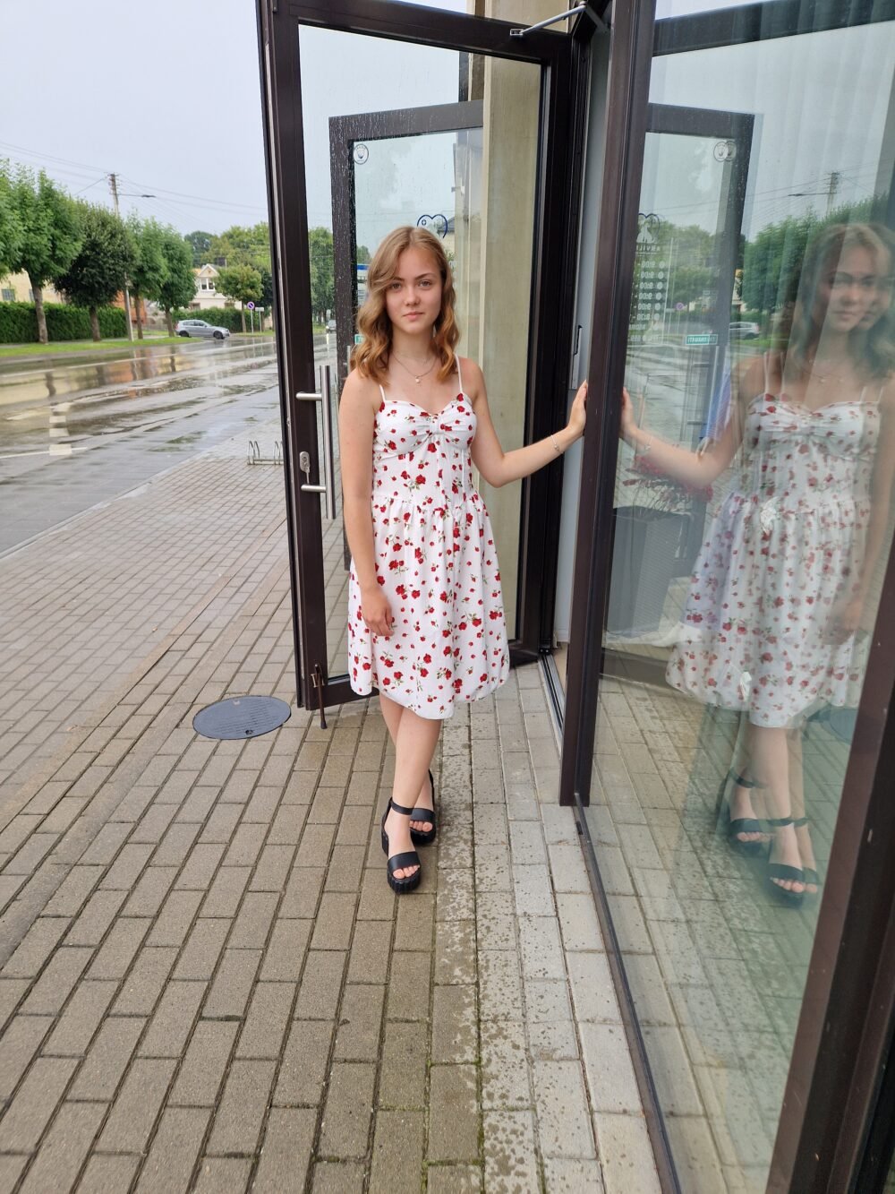Suknelė su petnešėlėmis ,,Rožytė''.