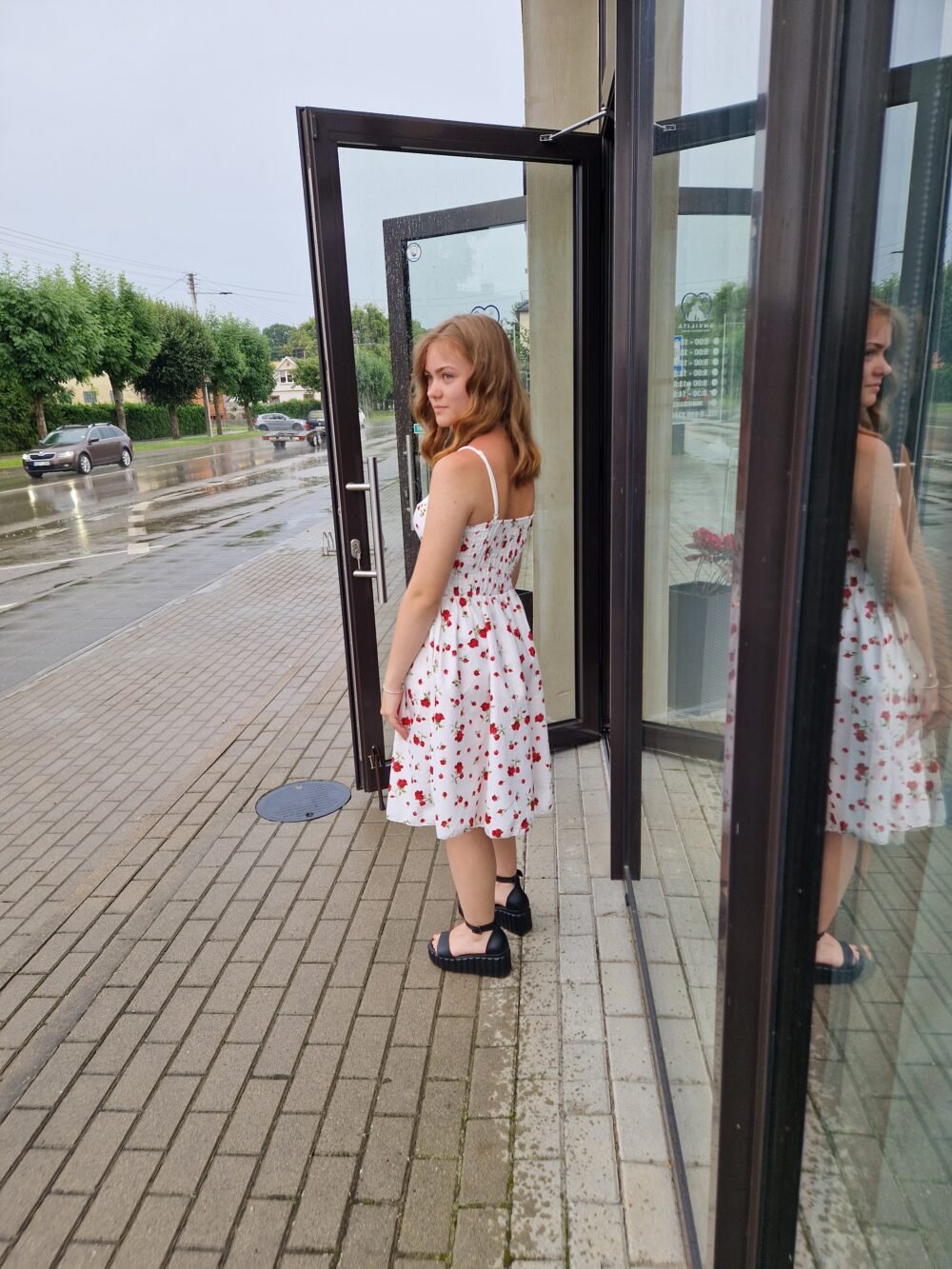 Suknelė su petnešėlėmis ,,Rožytė''.