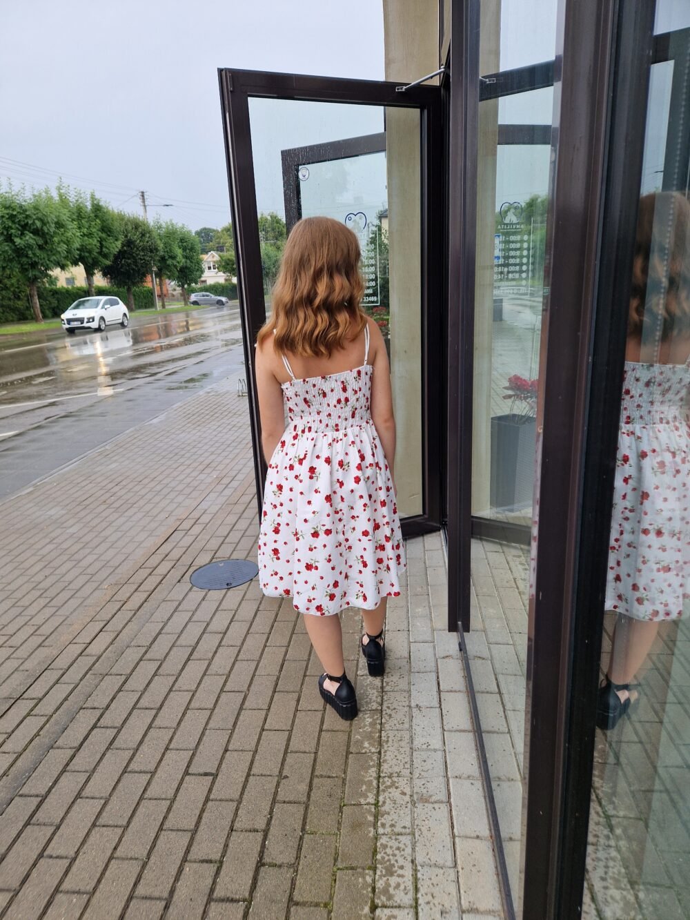 Suknelė su petnešėlėmis ,,Rožytė''.