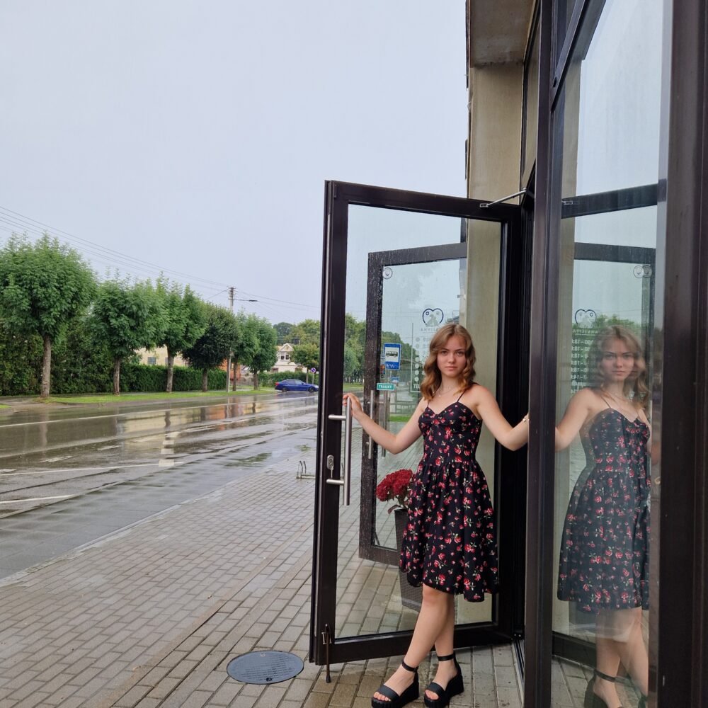 20260727_144706 Suknelė su petnešėlėmis ,,Rožytė''.