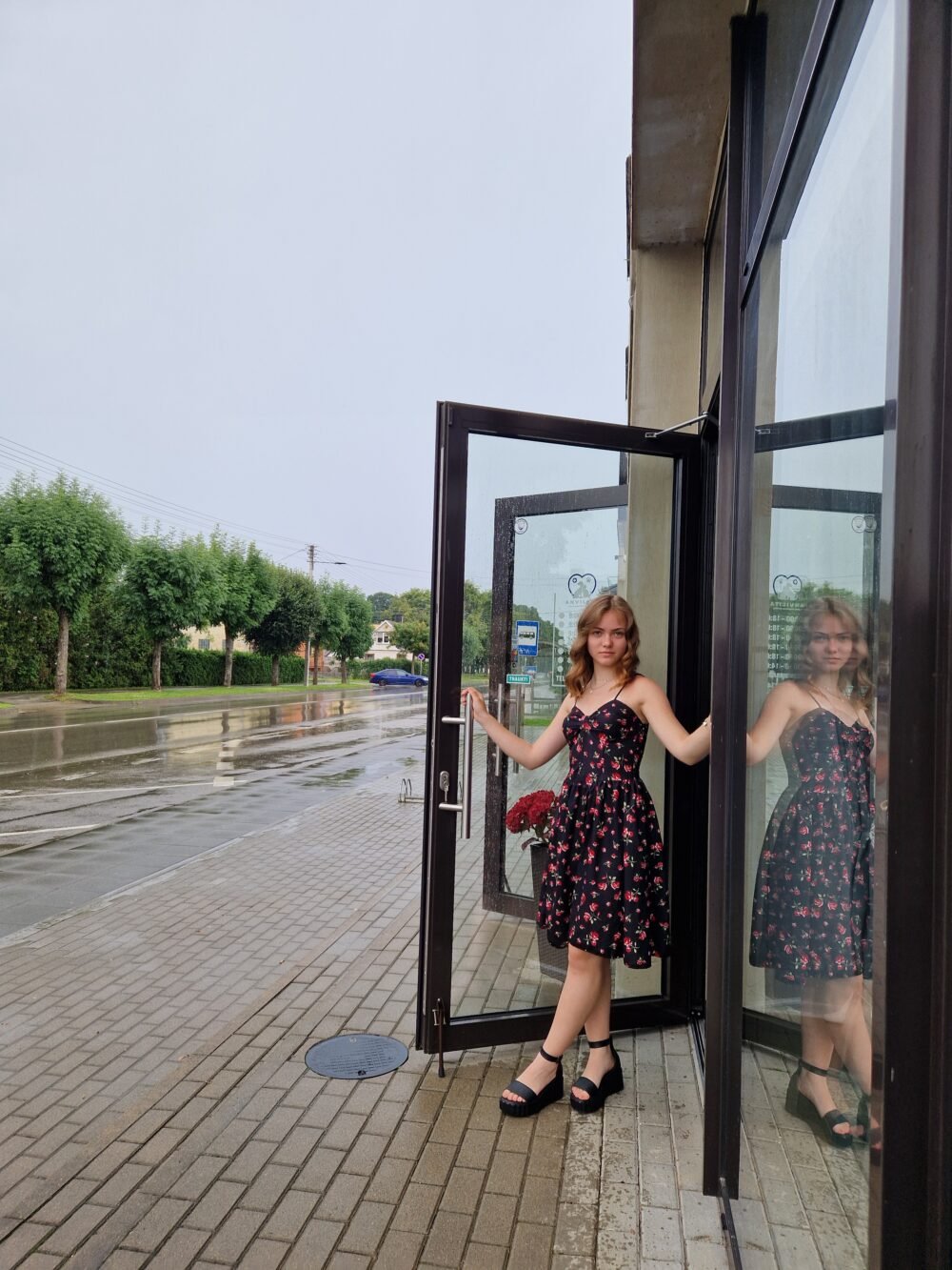 Suknelė su petnešėlėmis ,,Rožytė''.
