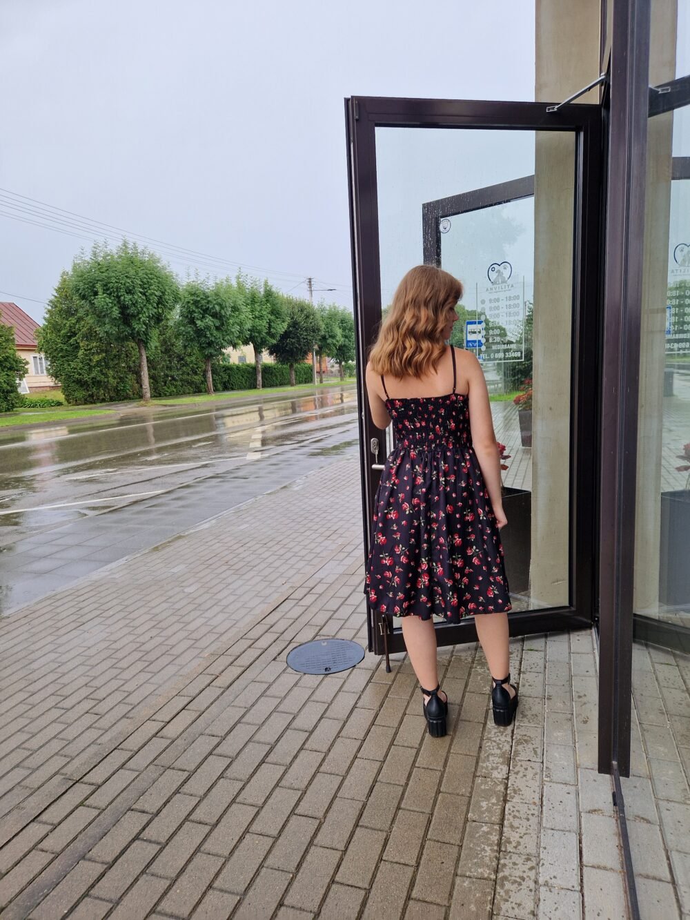 Suknelė su petnešėlėmis ,,Rožytė''.