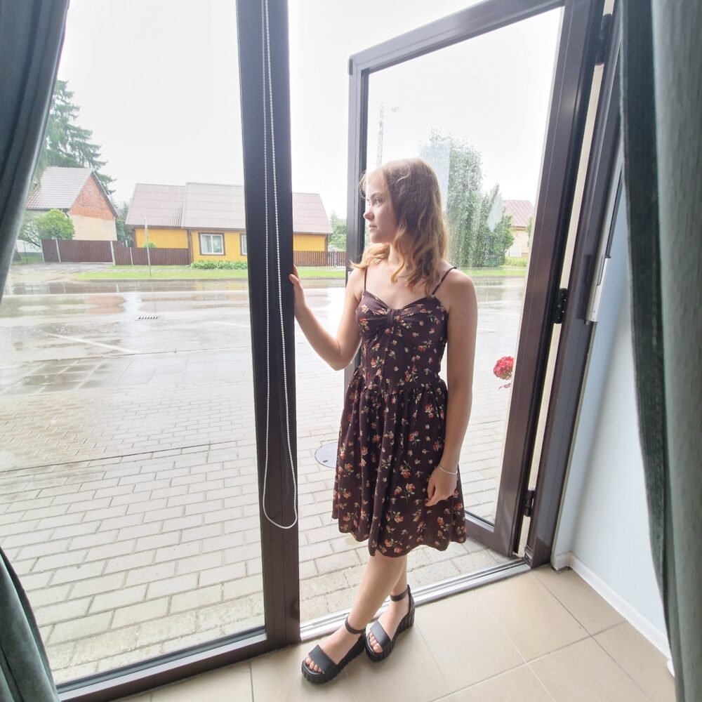 20260727_151450 Suknelė su petnešėlėmis ,,Rožytė''.