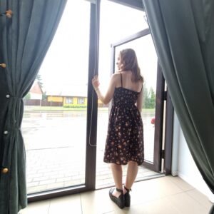 Suknelė su petnešėlėmis ,,Rožytė''.
