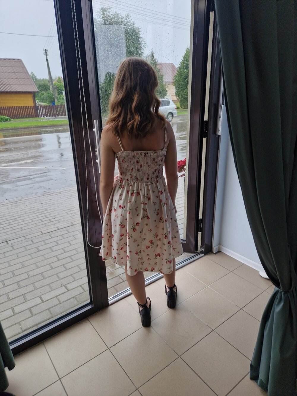 Suknelė su petnešėlėmis ,,Rožytė''.