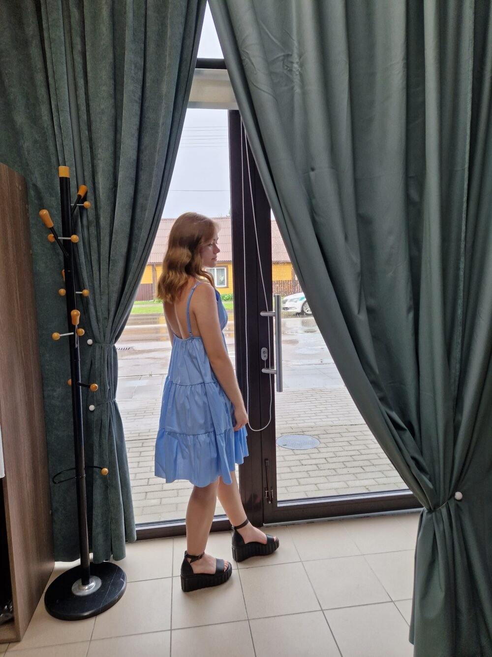 Suknelė su petnešėlėmis ,,Mėnulis ir saulė''.