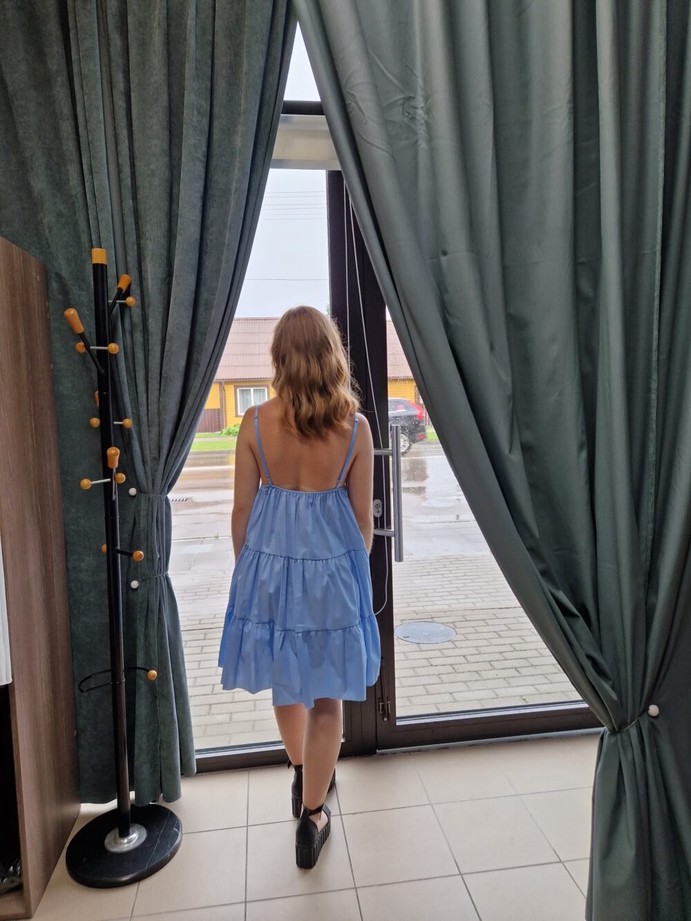 Suknelė su petnešėlėmis ,,Mėnulis ir saulė''.