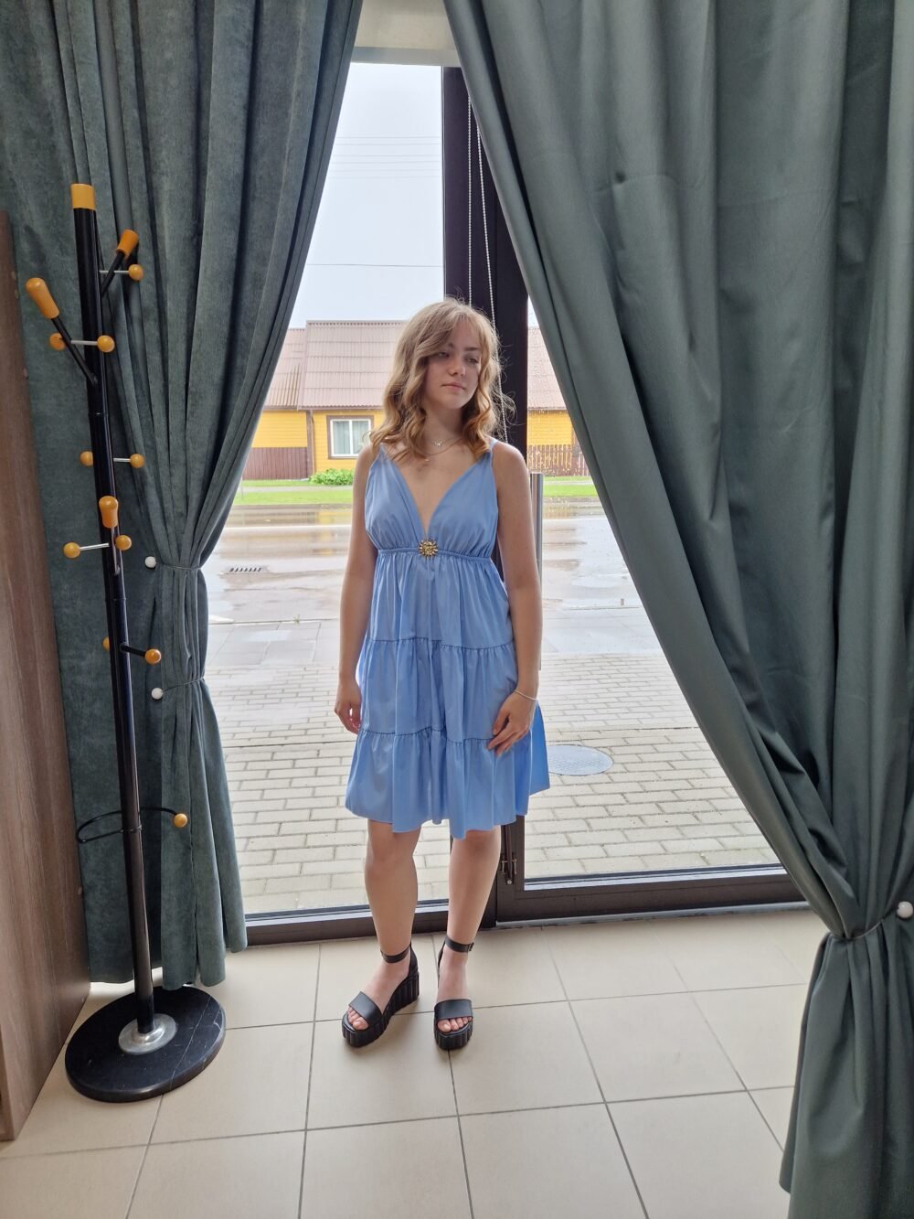 Suknelė su petnešėlėmis ,,Mėnulis ir saulė''.